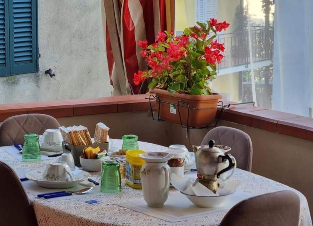 A Collodi Io & Mamma100 M Dal Parco Di Pinocchio Bed & Breakfast ภายนอก รูปภาพ